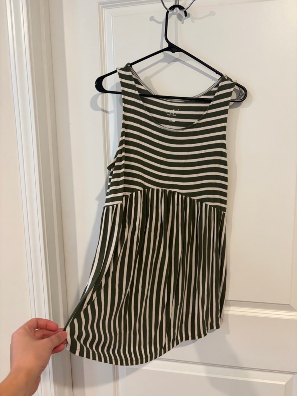 Striped Flowy Tank Top | Size M | Effortless Chic